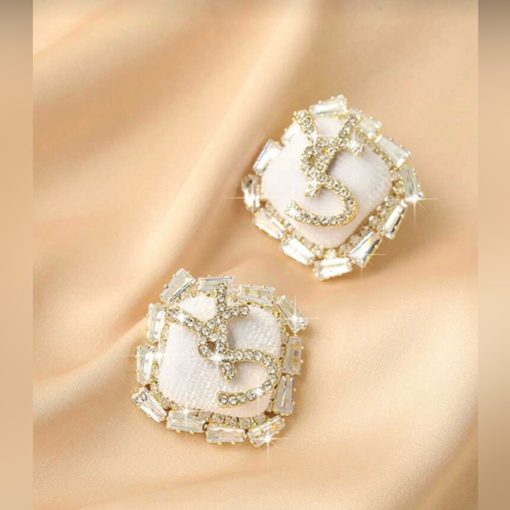 NWT Korean Style High-End Textured White Zirconia Stud Earrings  W Letter Charm